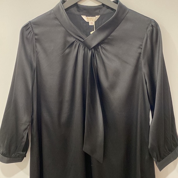 **NWT ** Silk Blouse With Tie-Neck 3/4 Sleeves - Picture 4 of 16